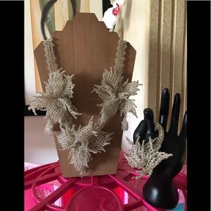 CLEAR WEDDING BEADED NECKLACE.